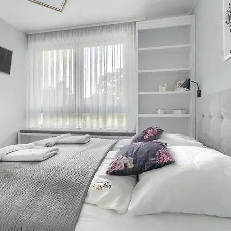 Close To The Seaside Beach, 포비에로보