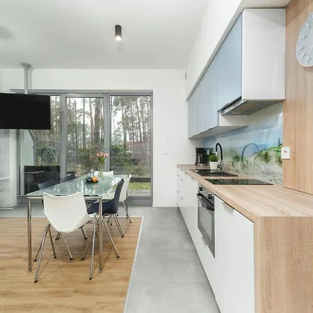 Close To The Seaside Beach, 포비에로보